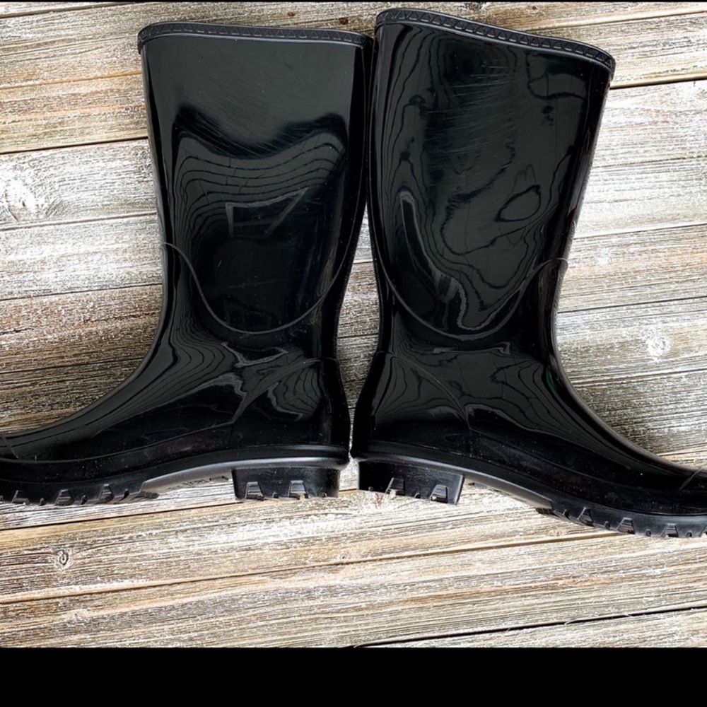 UGG Shaye Rain Boots ☔️ 👢
